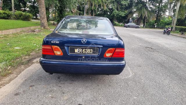 Mercedes Benz E230 CLASSIC (CKD) 2.3 (A) - 2