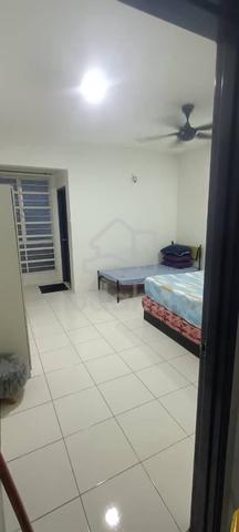 Master bedroom utk disewa di puncak hijauan,taman universiti 1