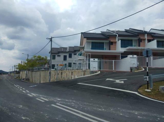 Show unit + corner lot for sale 1