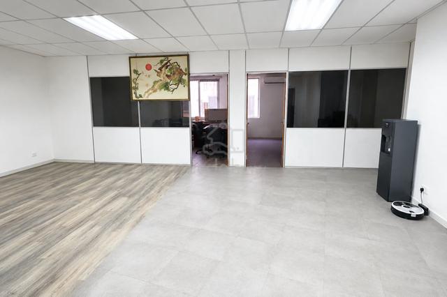 Level 2 Office Space For Rent, 2 Partition Room. Medan Putra Menjalara 1