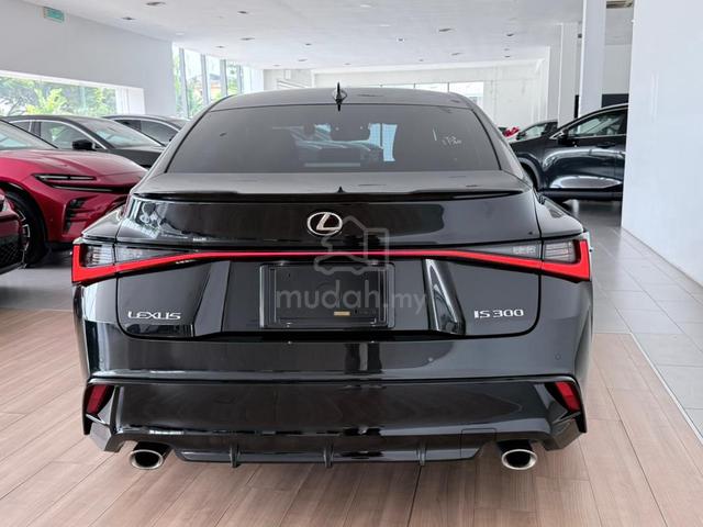 Lexus IS300 2.0 F-SPORT Mode Black Glitter Edition - 3