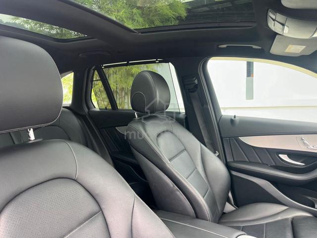 True 18/19 Mercedes Benz GLC 250 AMG DirectOwner - 5