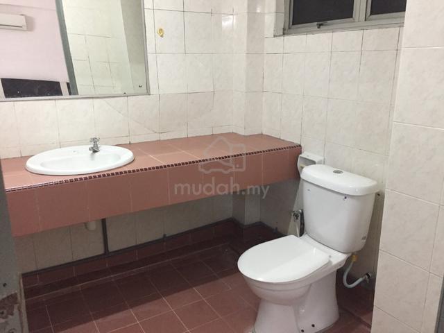 Master Room At Tiara Kelana Condo SS7 Kelana Jaya Near Paradigm Mall 3