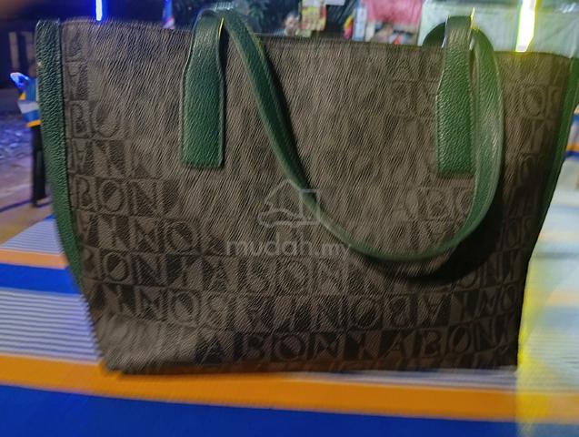 bonia tote - photo 2 of 2