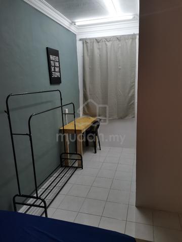 Queen Room Ladies Only at Angkasa Apartment Ph1, Menggatal 7 flr 3