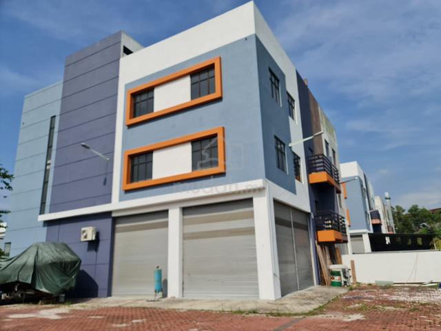 Bukit Jelutong, Seksyen U8 1