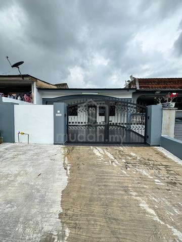 Single storey fully renovated taman ungku tun aminah 1