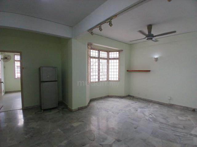 Goodyear Court 8 1