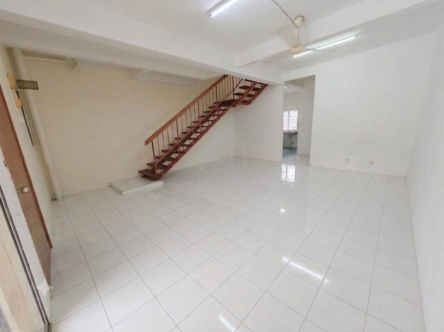 Saujana Puchong SP8 Double Storey 18x65 Well Maintain Hill Area 1