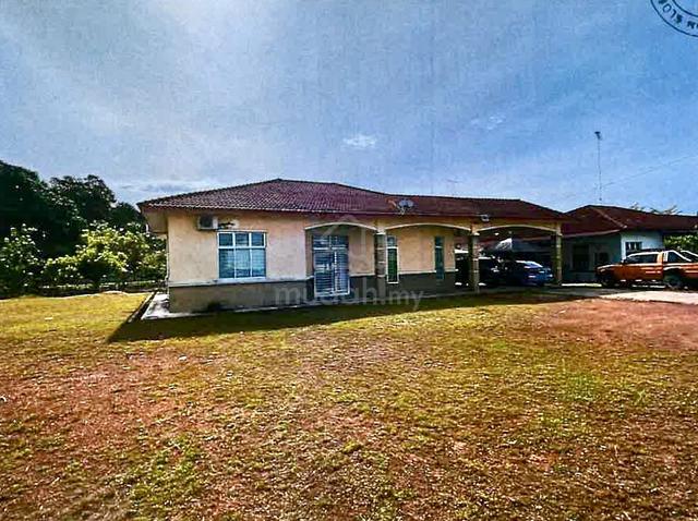 Rumah BANGLO atas tanah luas! 1