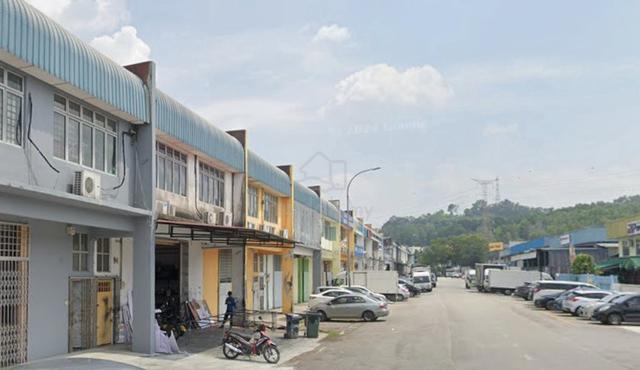 Taman Taming Jaya 1.5 Storey Link Factory for Rent 1
