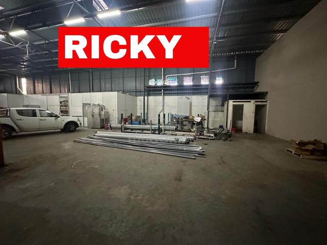 Warehouse Rent at Batu Maung 5000 sqft 200amp View to Offer 3