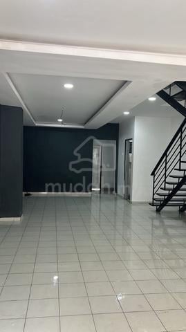 Scientex kulai, kelapa sawit, 2 storey end lot, fully reno, full loan 1