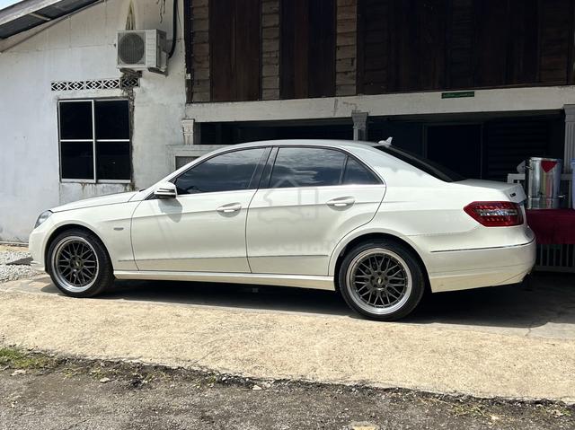 2011 Mercedes Benz E200 CGI BlueEFCY - 3