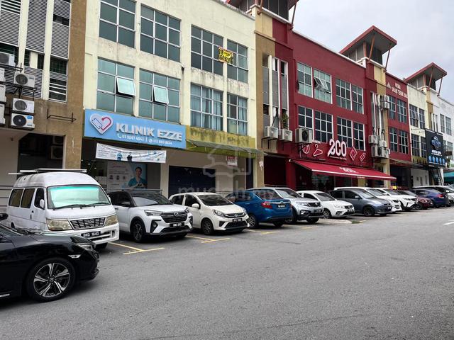 Adjoining 3storey shot lot Bandar Tun Hussein Onn jalan suarasa 8/3 1