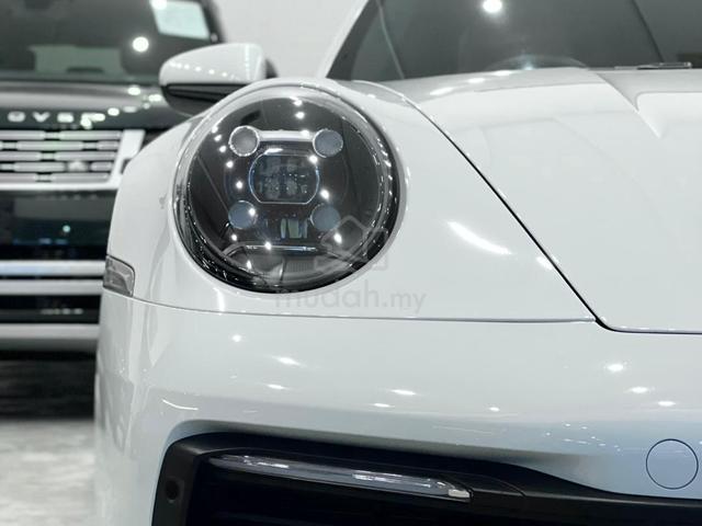 2020 Porsche 911 3.0 CARRERA S Maroon Interior - 5
