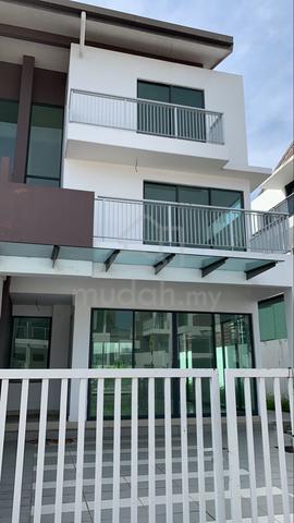 3 Storey Terrace House for Sell 1