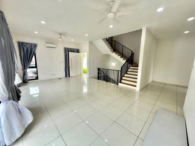 Semi D + Corner Lot + 5R 5B + 5770 sqt Taman Bukit Palma, Kajang 1