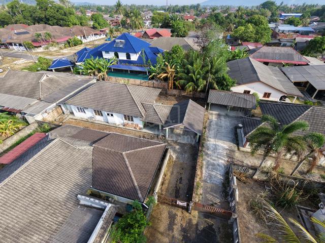 Rumah Banglo Kg Chachar Paka (Di Belakang Surau Hijau Paka) 1