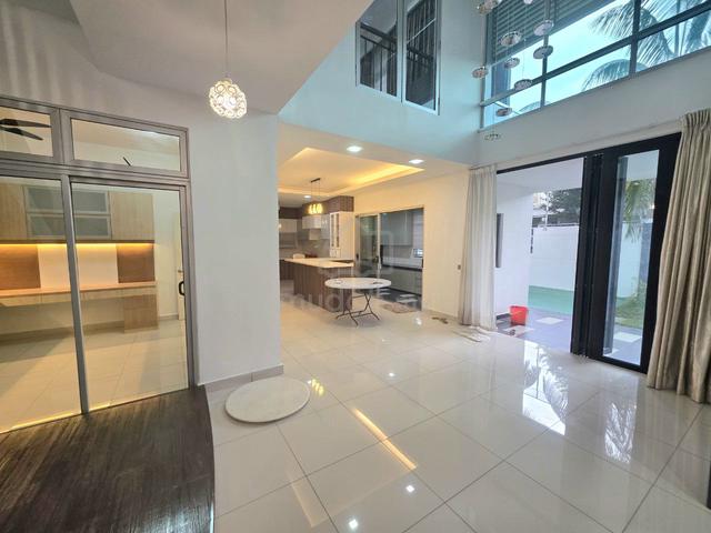 Sutera Utama Double Storey Terrace Corner 44x90 Renovated Good Condi 1