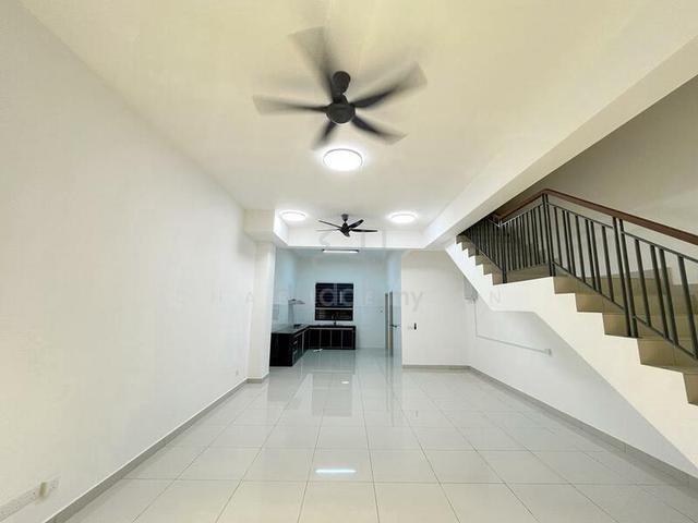 Robin Double Storey House For Sale(Robin Bandar Rimbayu) 1