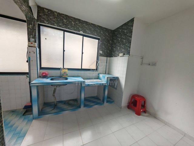 Flat Taman Ungku Tun Aminah 1