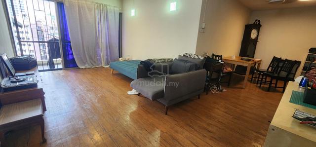 Newly Renovated Master Bedroom attached Bathroom with Aircon & Wifi 1