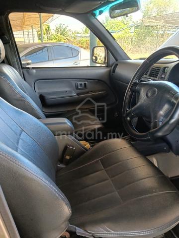 2003 Toyota HILUX 2.5 SR TURBO (A) - 2