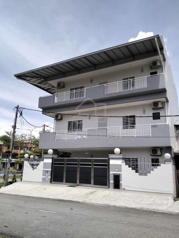 Taman Kencana 3 Storey Corner House 1