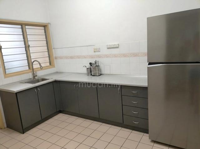 Bandar kinrara, BK5, 22x75sf , Freehold , kitchen cabinet 1