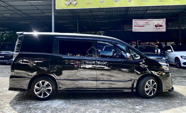 2018 Toyota VOXY 2.0 ZS KIRAMEKI (A) 🔥POWER BOOT - 3