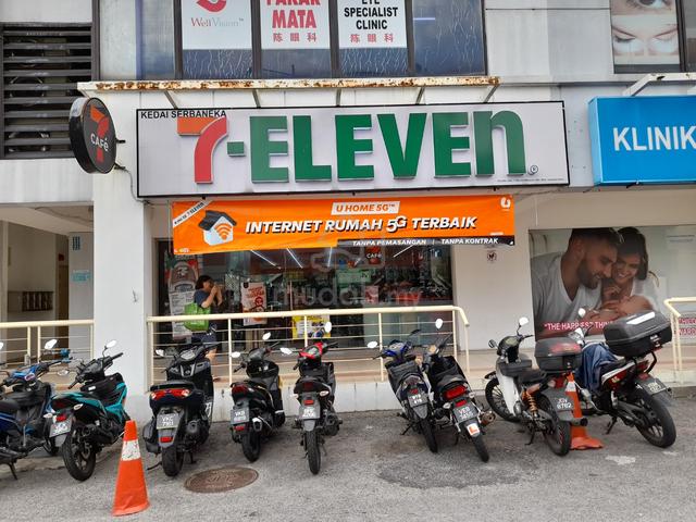 Commercial shops and office at excellent location 1