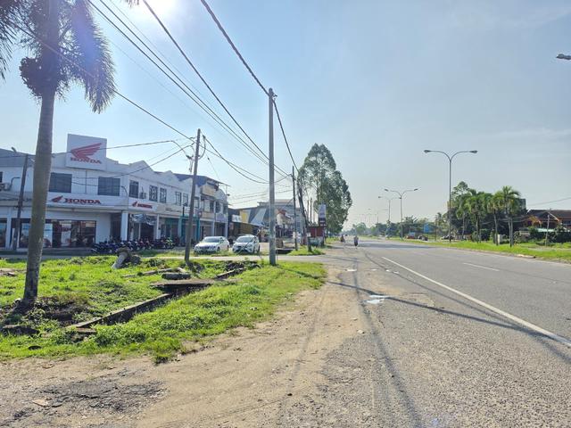 Lot Banglo Padang Luas 1