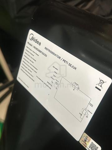Midea Mini Bar Refrigerator - photo 3 of 4