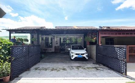 RUMAH BERSIH, CANTIK, Teres 1 Tingkat 4 bilik, LOKASI STRATEGIK, Taman 1