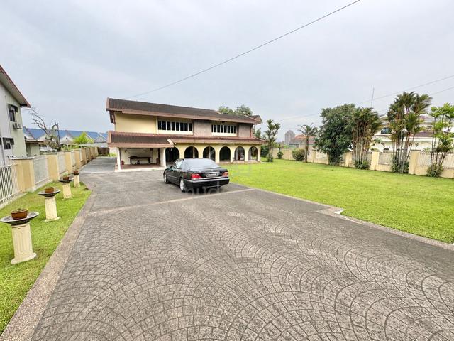 (BIGGEST LAND, VINTAGE ARCH DESIGN) 2 Storey Bungalow, Johor Bahru 1