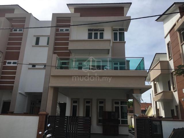 2.5 Storey SEMI D Taman Semabok Indah ,Melaka 1