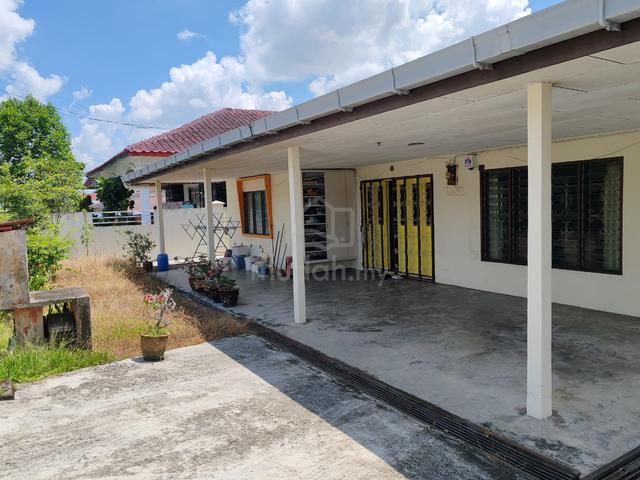 Bungalow house @ Taman Plentong 1