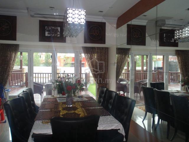 Seri Kembangan Taman Pinggiran Putra Double Storey Gated Guarded Resor 1