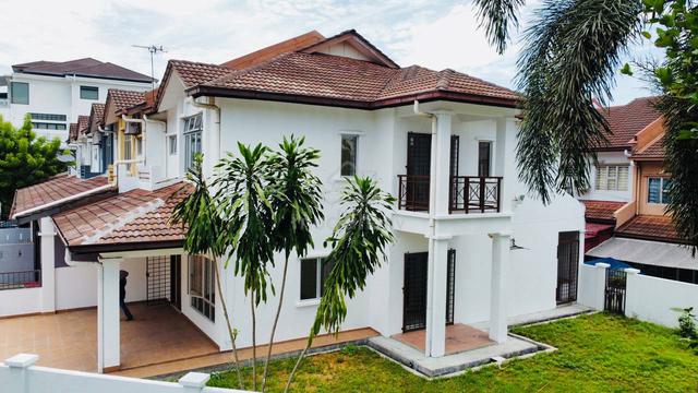 (CORNER LOT) 2 Storey Terrace Taman Seri Belimbing Seri Kembangan Sel 3