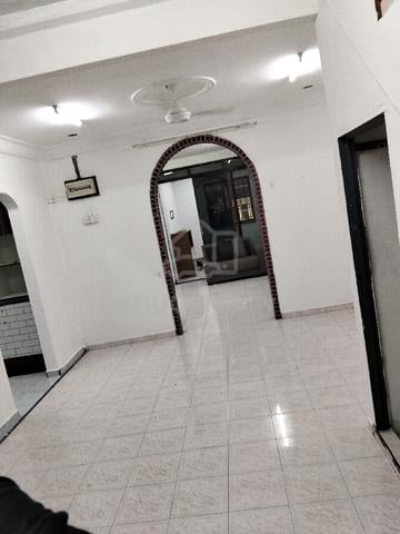 Rumah sewa area sungai abong , muar 1