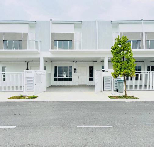 Facing Open 2 Storey Bandar Sri Sendayan,Negeri Sembilan 1