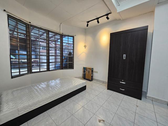 Bandar Botanik / Bukit Tinggi Room (FREE AIRCOND) 1