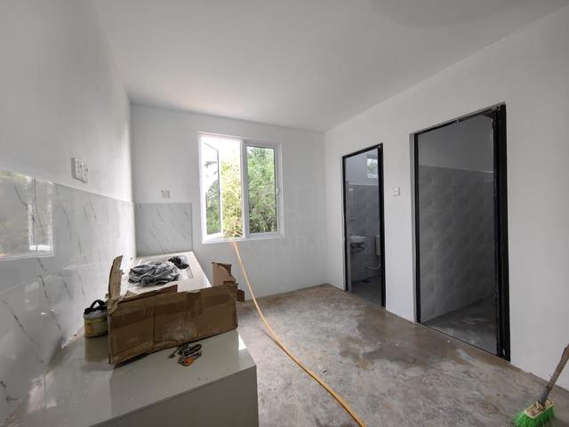 Office Tingkat 1 Endlot 20'x80' 5Bilik 3