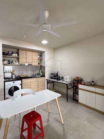 Middle room for rent 1