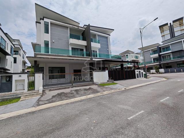 SALE Taman Puncak Saujana Saujana Heights SemiD 3 Storey Kajang Gated 1