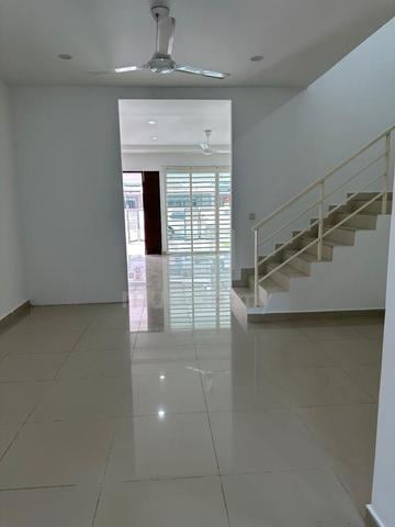 3-storey Terrace House 2650sqft Nice Unit @Sungai Ara 1