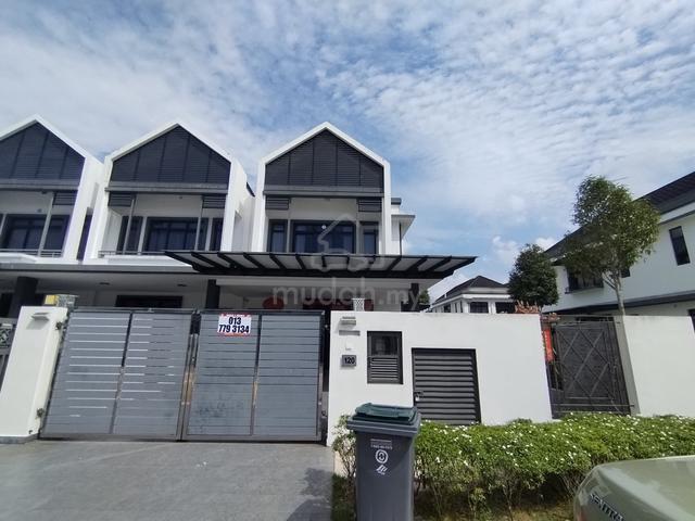 Tmn Ekoflora 2sty Endlot fully Renovated Freehold 1