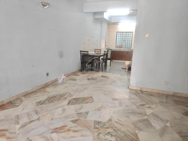 Double storey Puchong Jaya P/ FURNISHED Kit cabinet 2 PARKING Near LRT 1