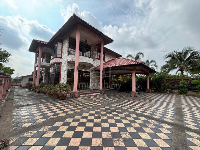 Kampung Melayu Majidee/ Bungalow House/ For Sale 1